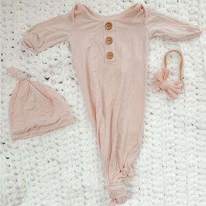 Caden Lane Solid Blush Bamboo Baby Knot Gown, Hat & Bow